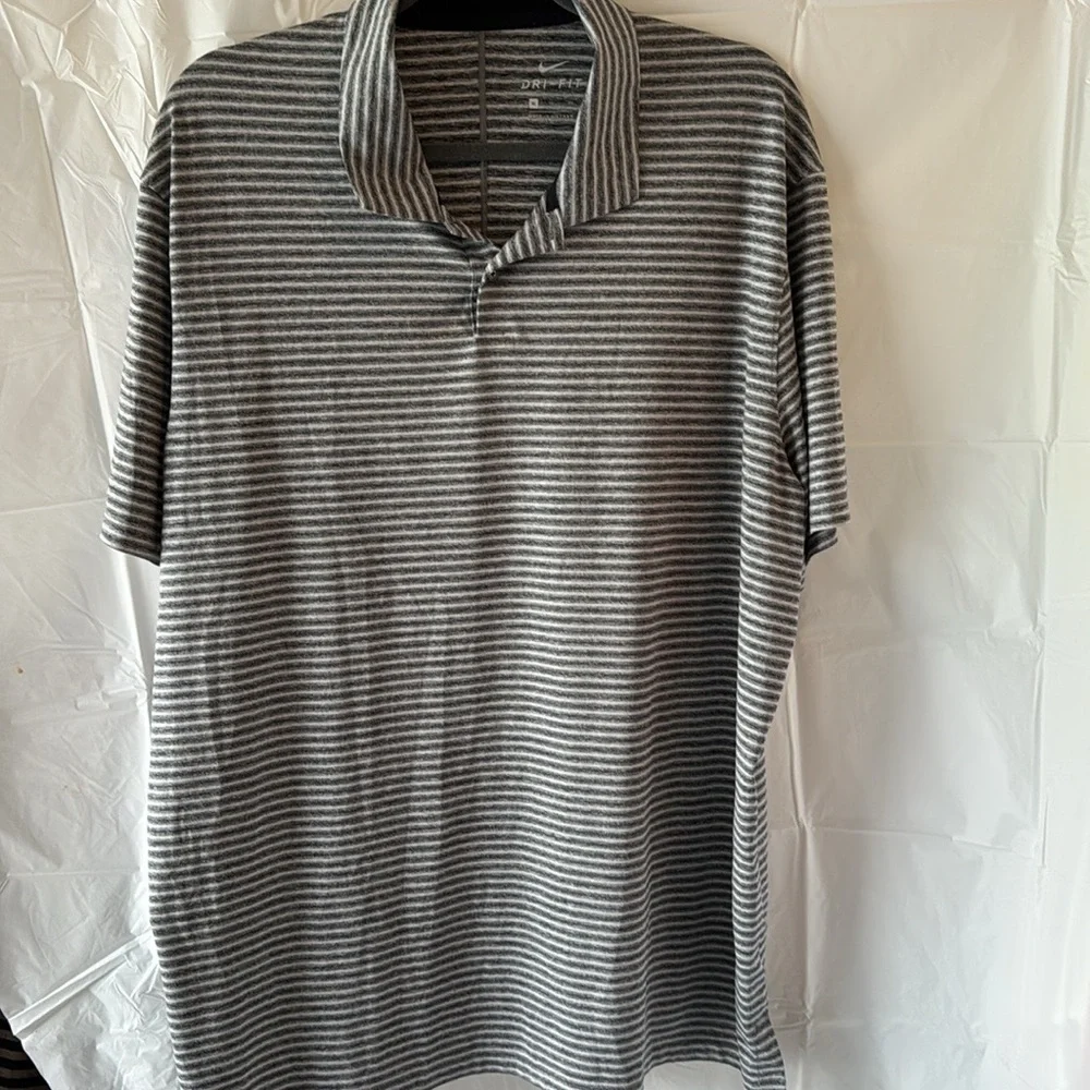Nike size extra large Gray Striped Men's‎ Shirt